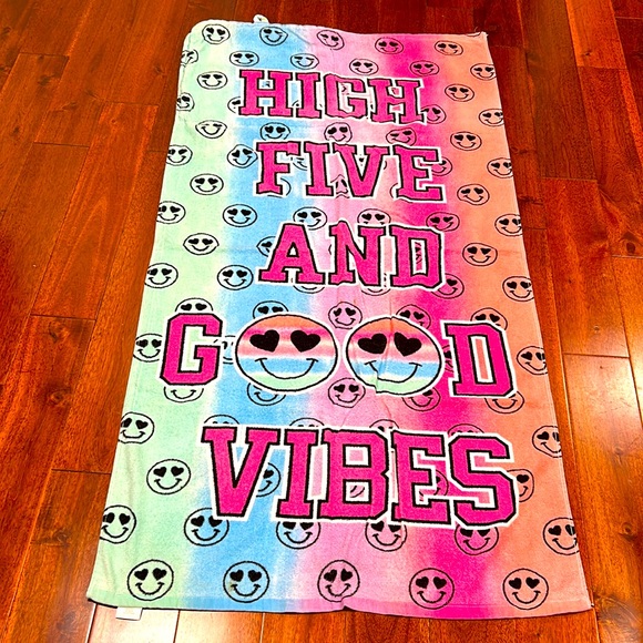 100% cotton “Good Vibes” backpack towel - Picture 2 of 9